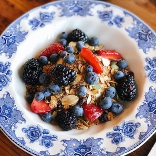 Yogurt & Granola